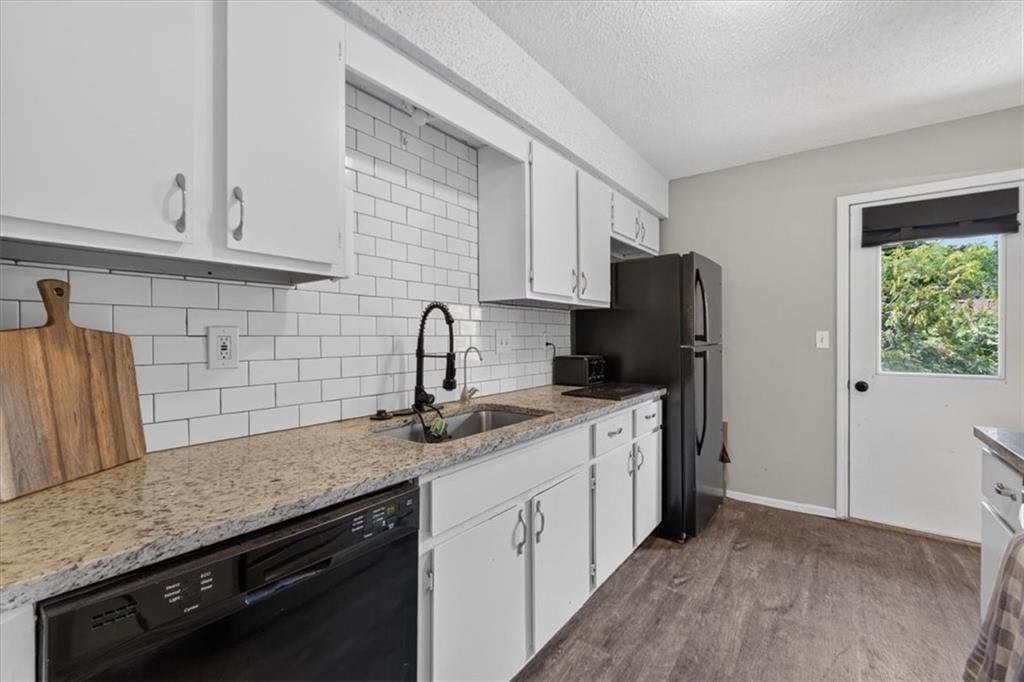 1802 PARKWOOD Drive — photo 23