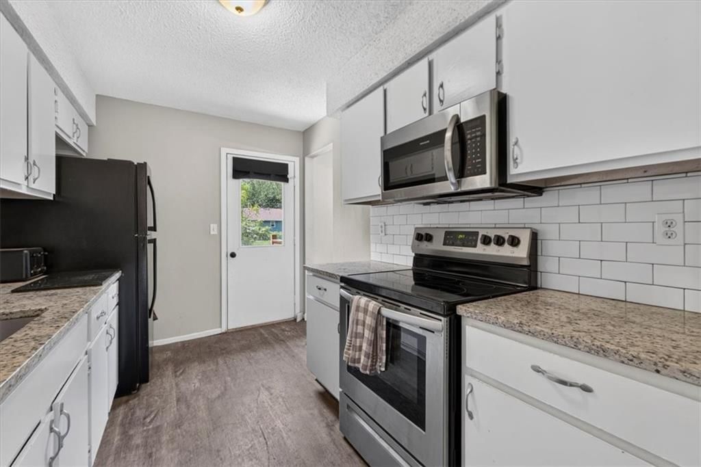 1802 PARKWOOD Drive — photo 24