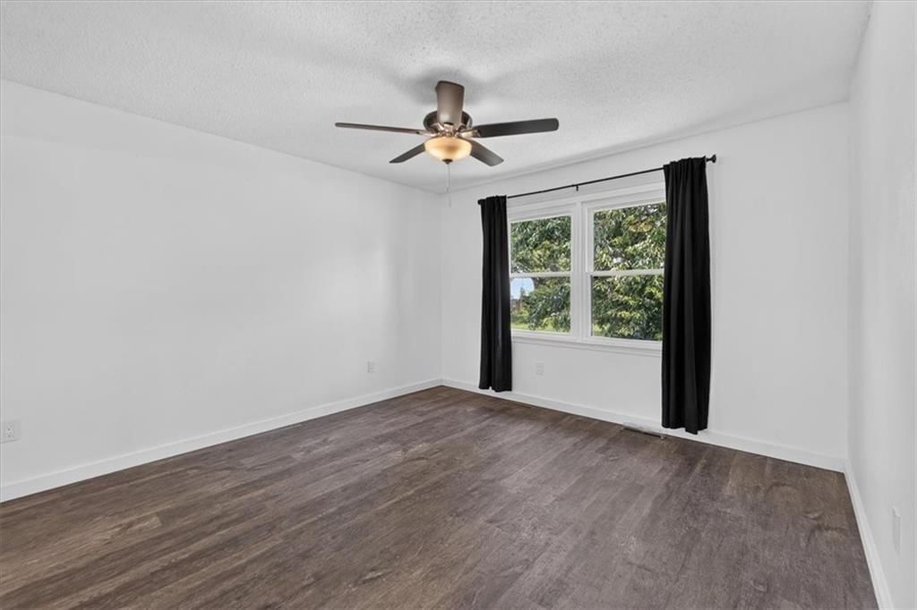 1802 PARKWOOD Drive — photo 29