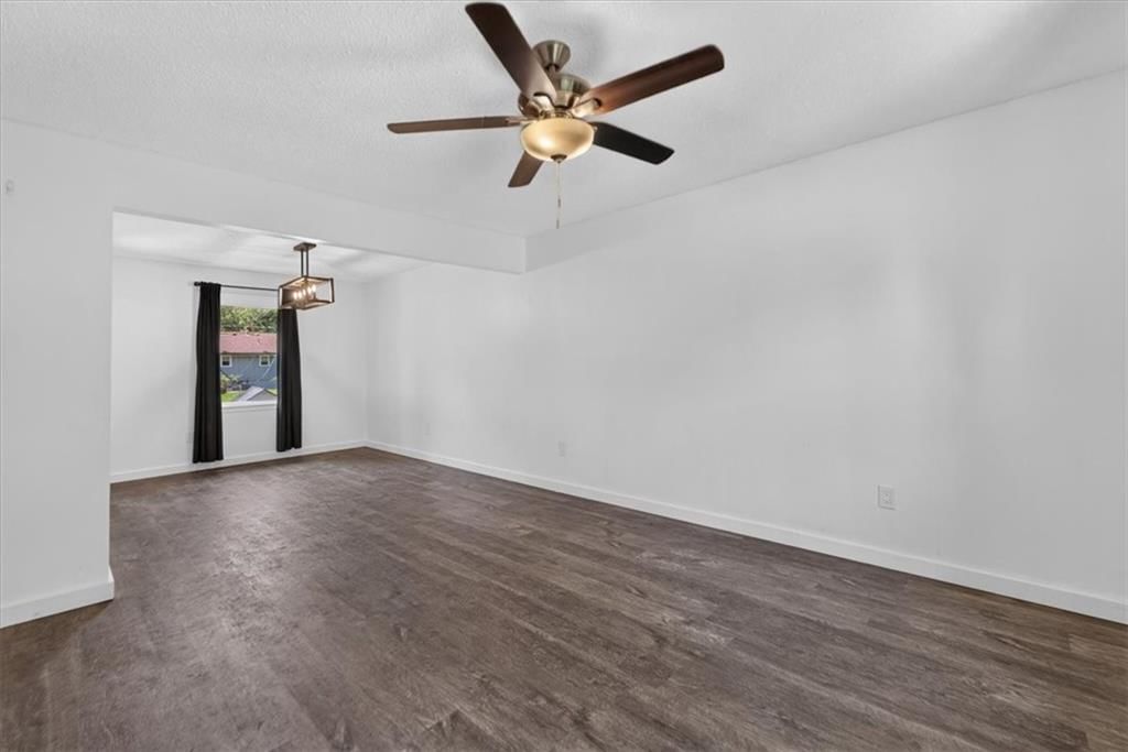 1802 PARKWOOD Drive — photo 30
