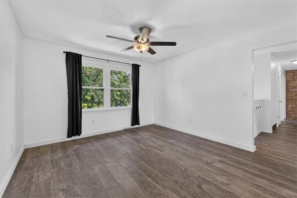 1802 PARKWOOD Drive — photo 32