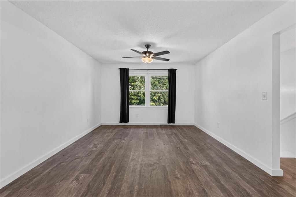 1802 PARKWOOD Drive — photo 33