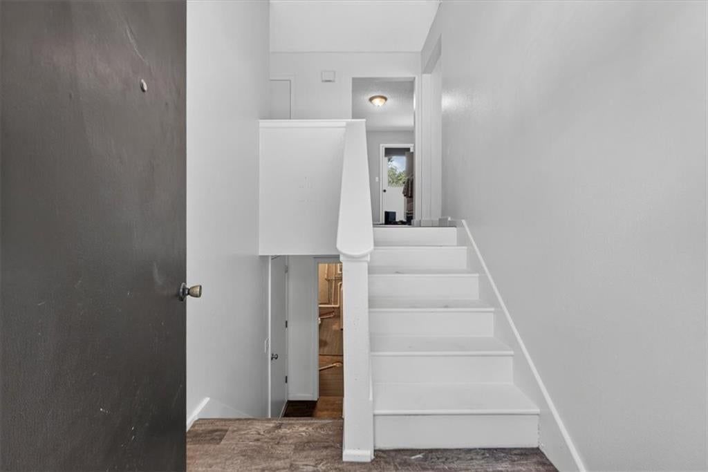 1802 PARKWOOD Drive — photo 39
