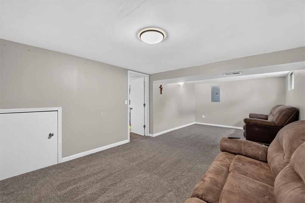 1802 PARKWOOD Drive — photo 43