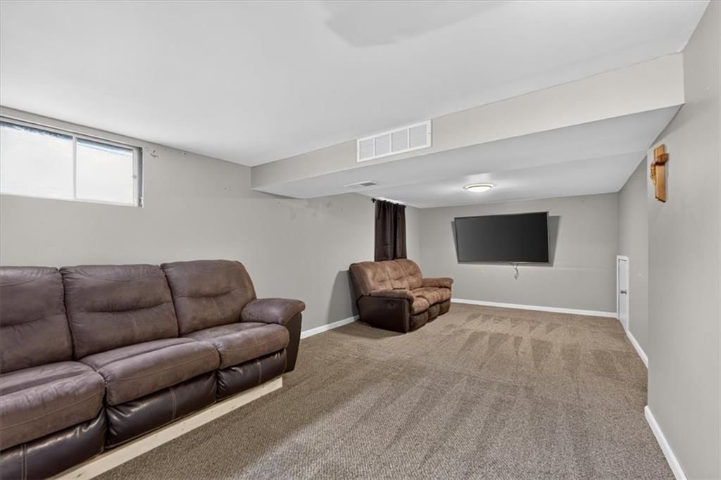 1802 PARKWOOD Drive — photo 44