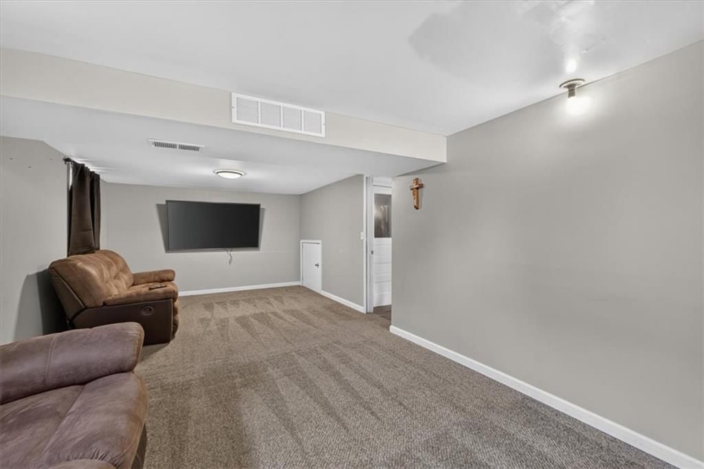 1802 PARKWOOD Drive — photo 45