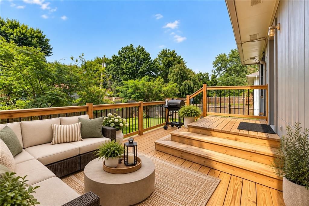 1802 PARKWOOD Drive, Harrisonville, MO