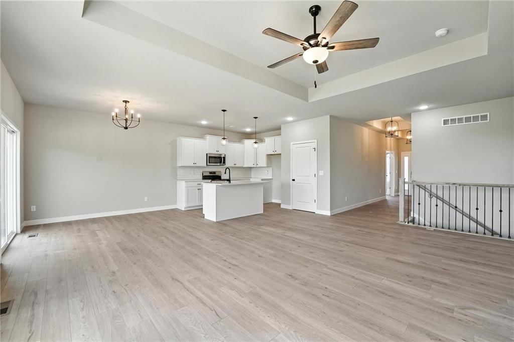 12425 S Redwood Street — photo 2