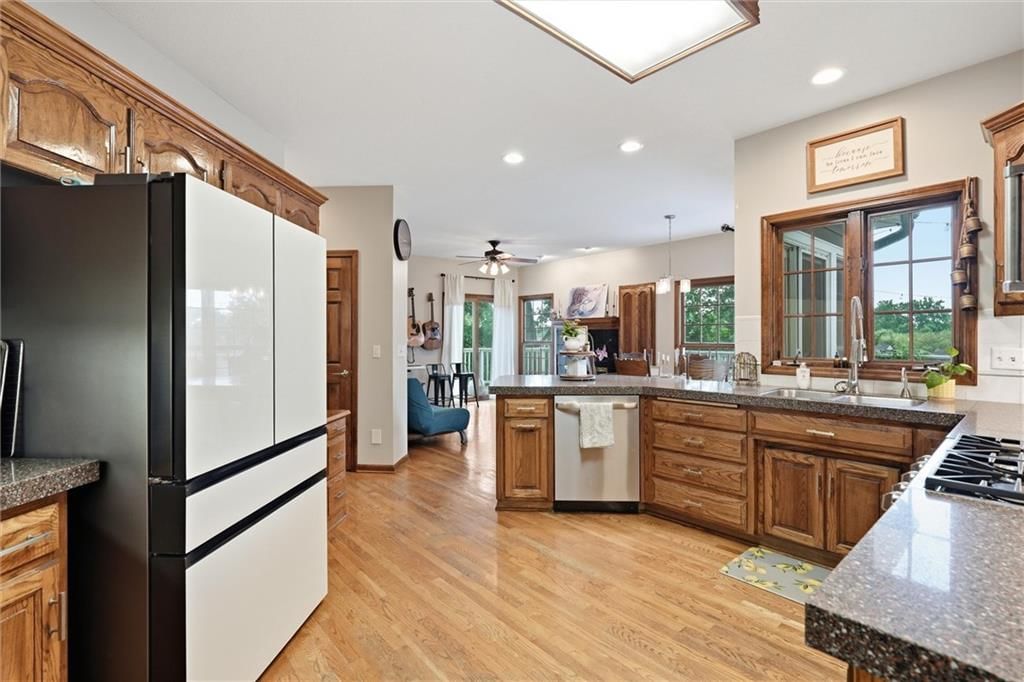 809 Cottonwood Place — photo 15