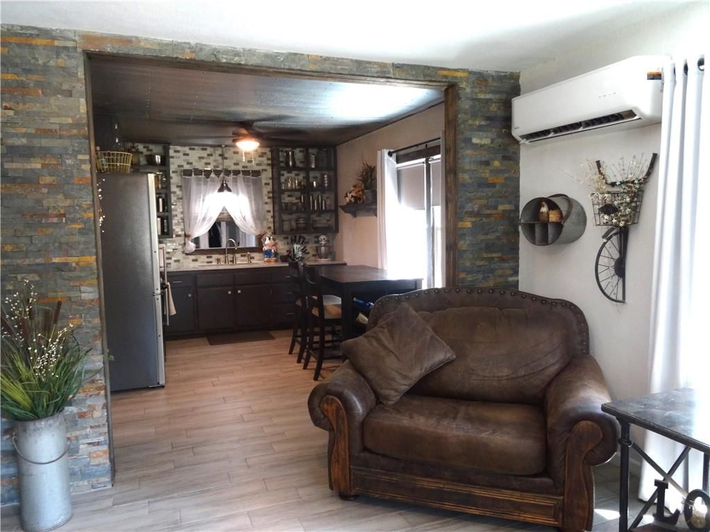 118 W Walnut Street — photo 18