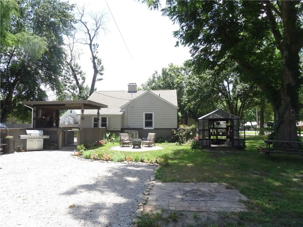 118 W Walnut Street — photo 56