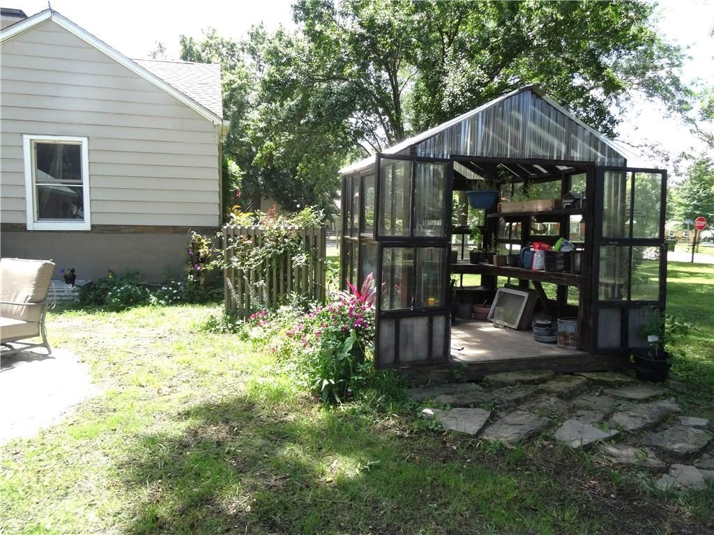118 W Walnut Street — photo 57