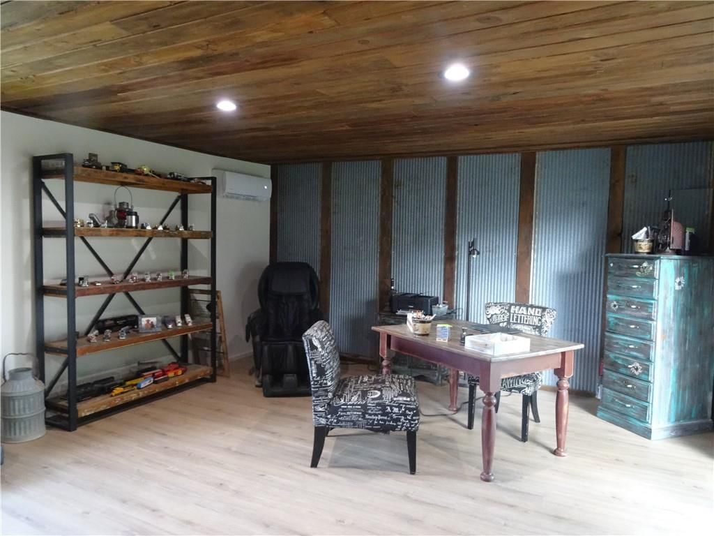 118 W Walnut Street — photo 73