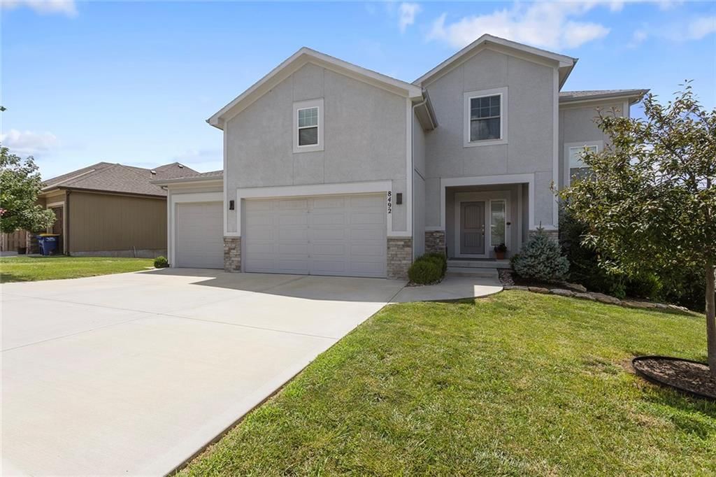 8492 Valley Spring Drive — photo 2