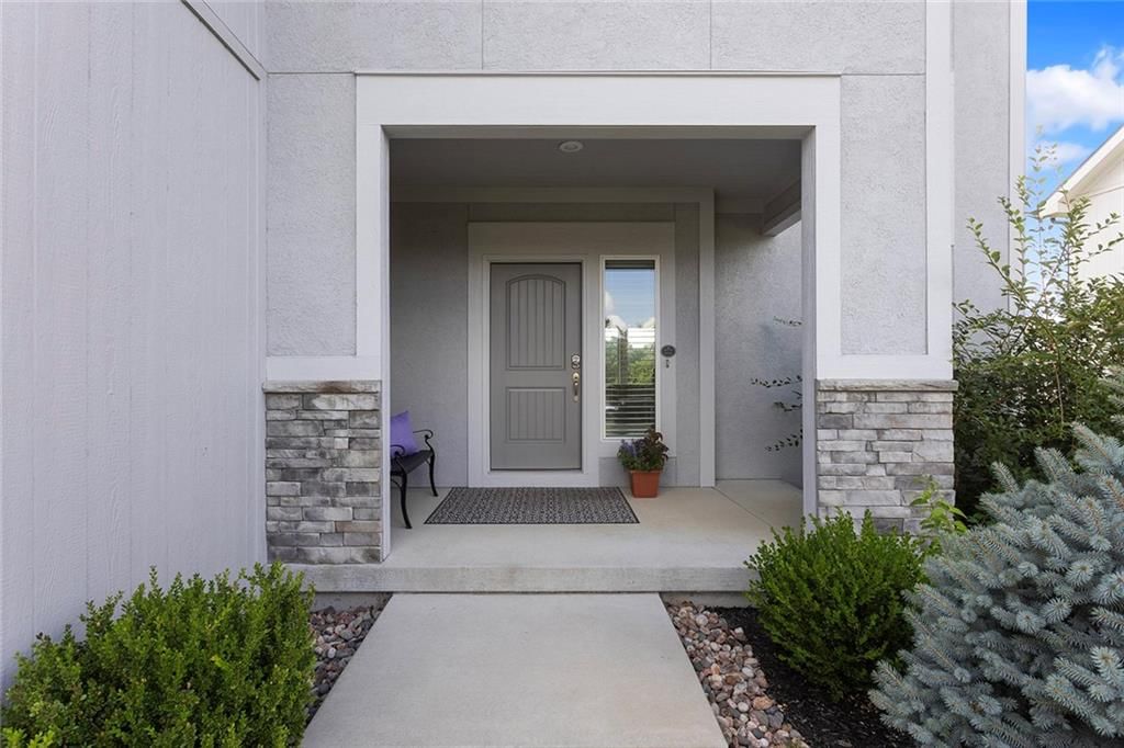 8492 Valley Spring Drive — photo 4