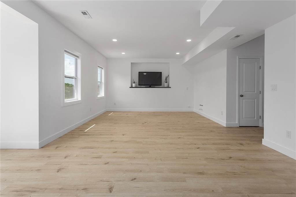 8492 Valley Spring Drive — photo 36