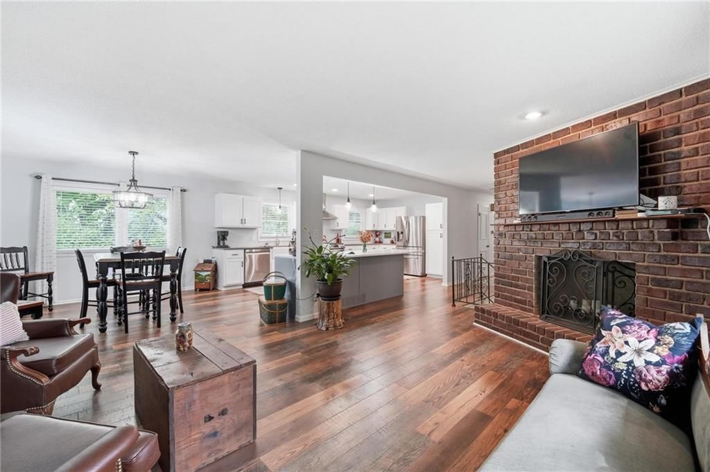 10404 Wyandotte Street — photo 7
