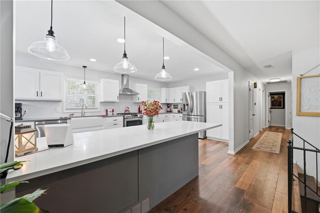 10404 Wyandotte Street — photo 17