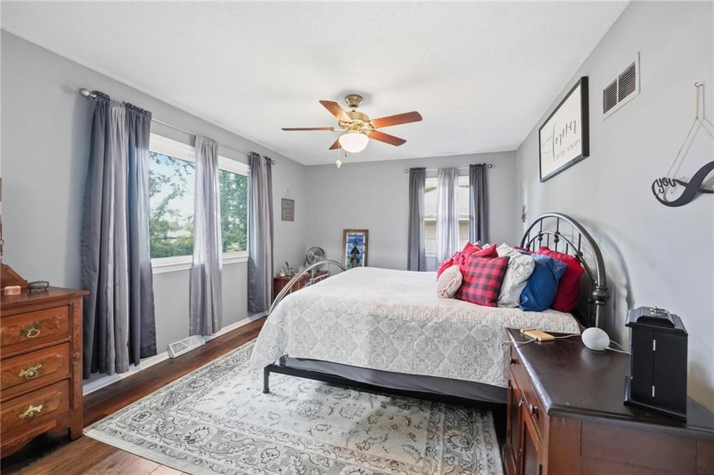 10404 Wyandotte Street — photo 20