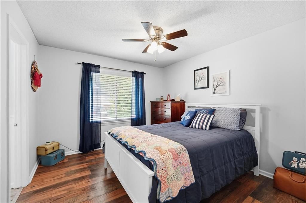 10404 Wyandotte Street — photo 24