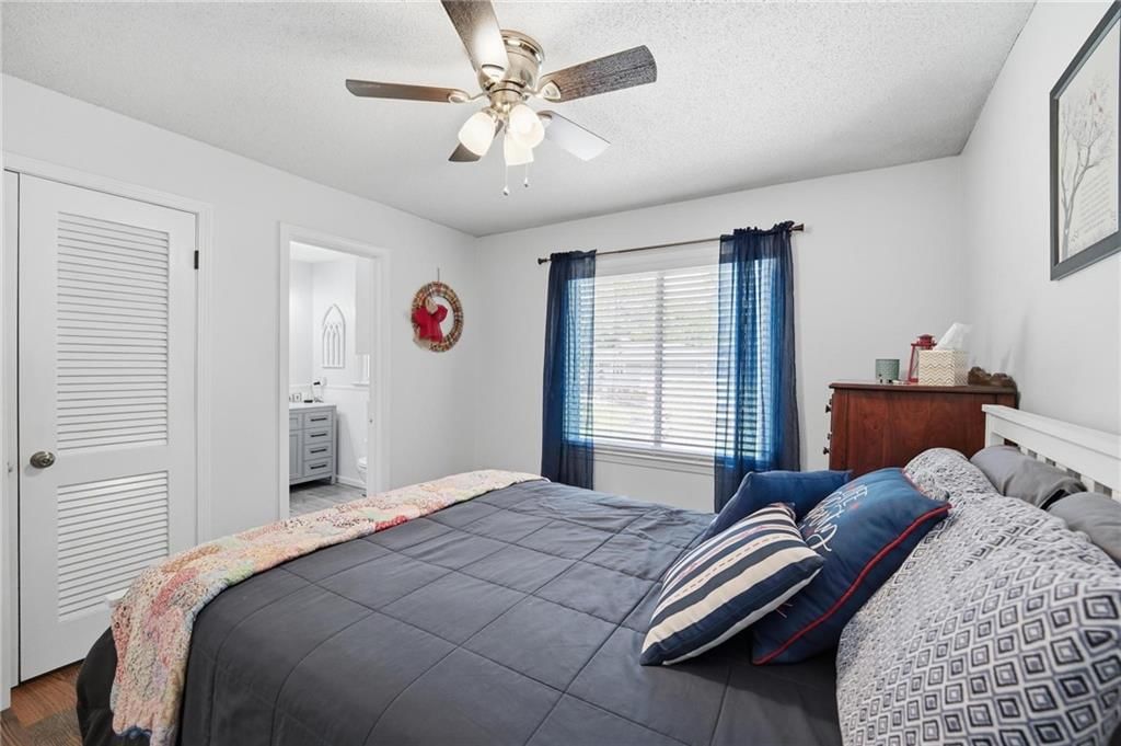 10404 Wyandotte Street — photo 25