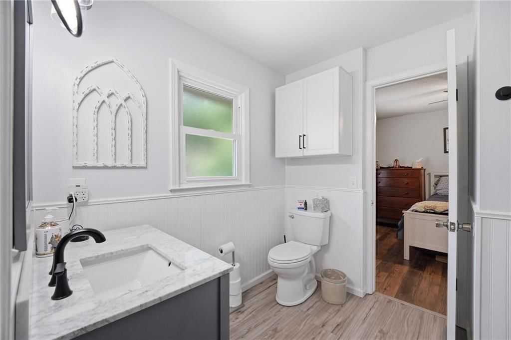 10404 Wyandotte Street — photo 26