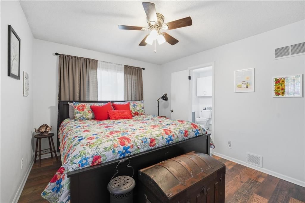 10404 Wyandotte Street — photo 30