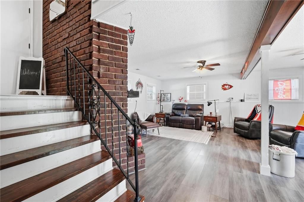 10404 Wyandotte Street — photo 32