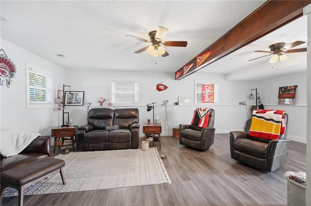 10404 Wyandotte Street — photo 34
