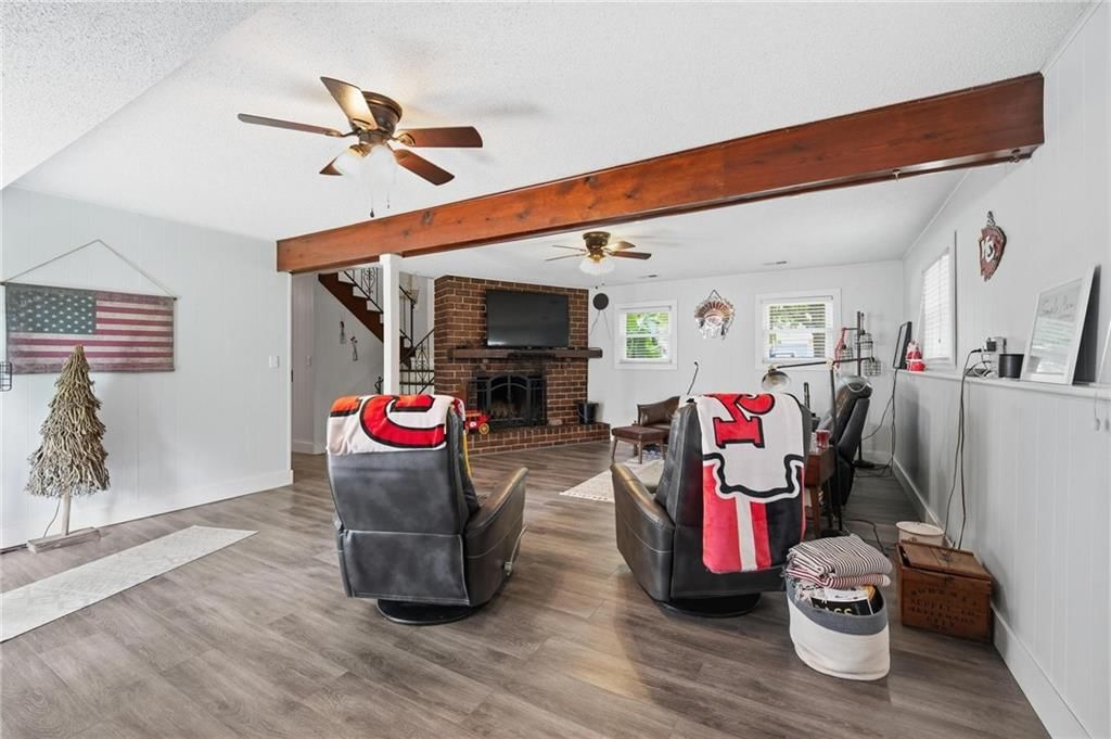 10404 Wyandotte Street — photo 36