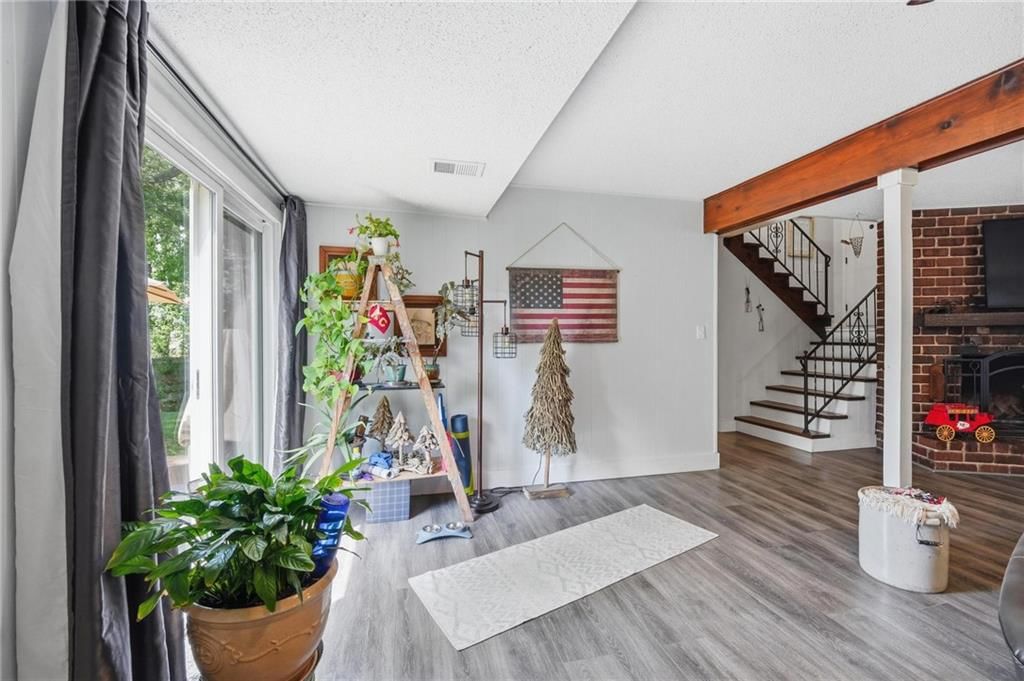 10404 Wyandotte Street — photo 37