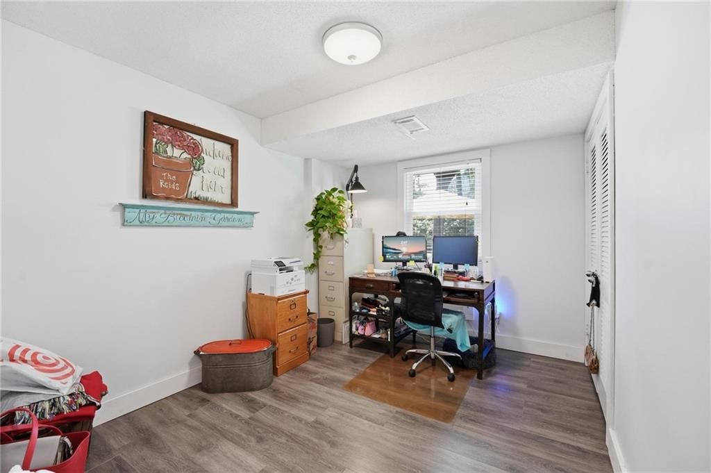 10404 Wyandotte Street — photo 39