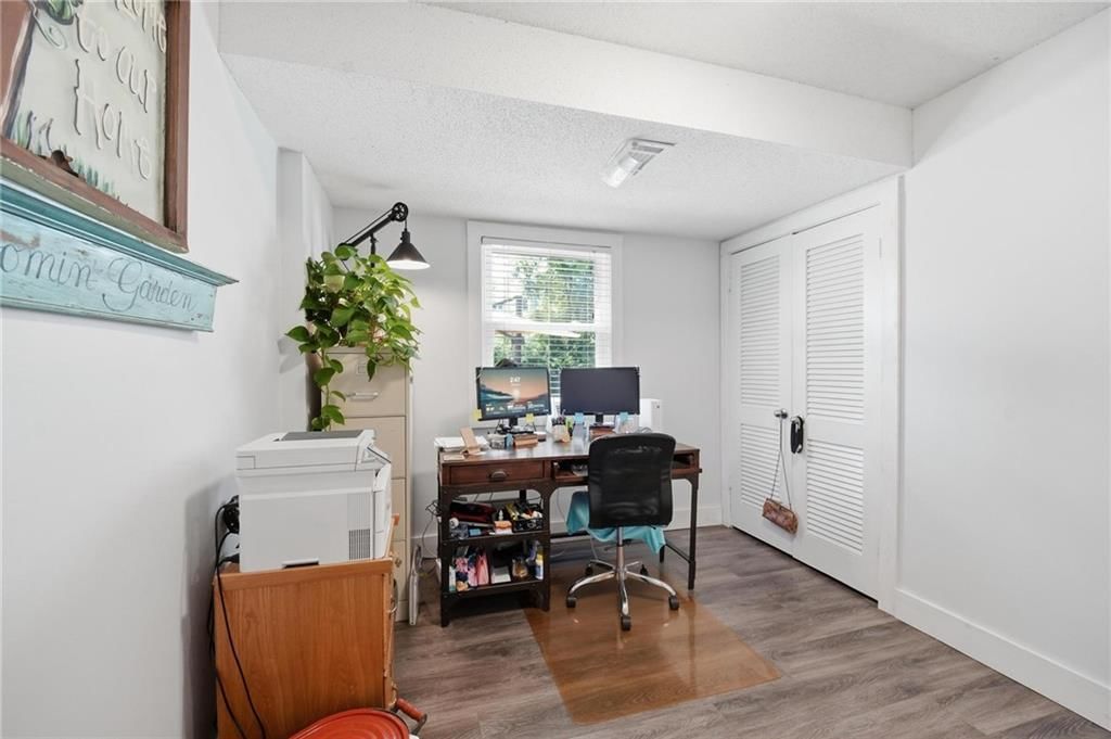 10404 Wyandotte Street — photo 40