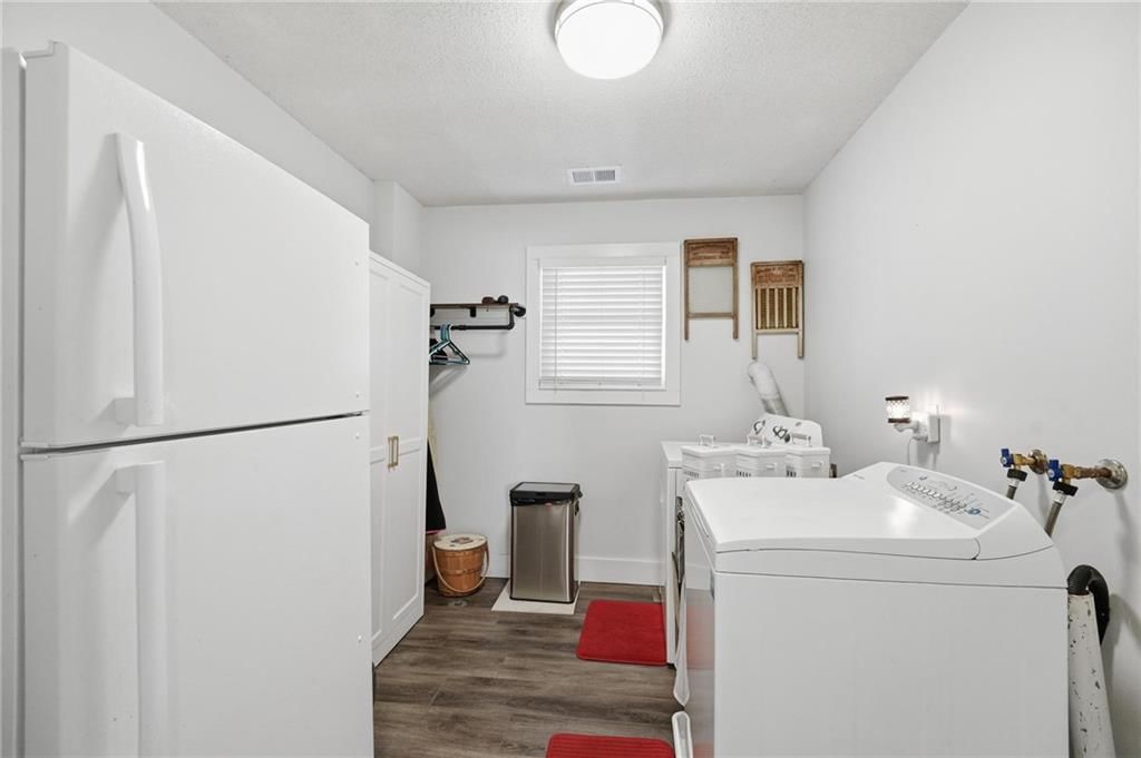 10404 Wyandotte Street — photo 41