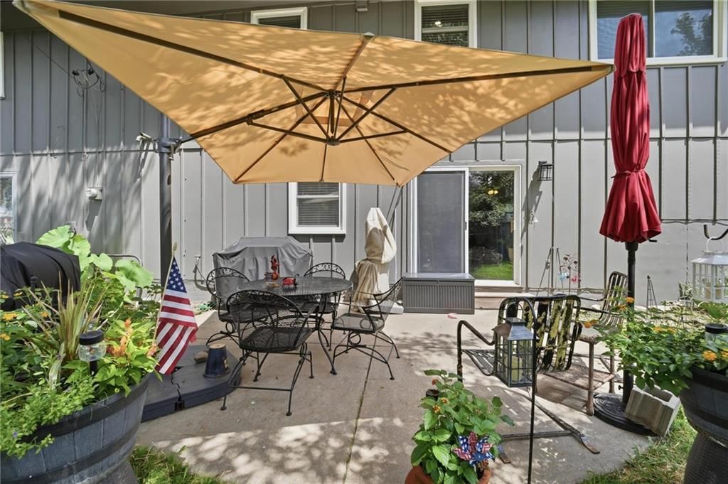10404 Wyandotte Street — photo 44