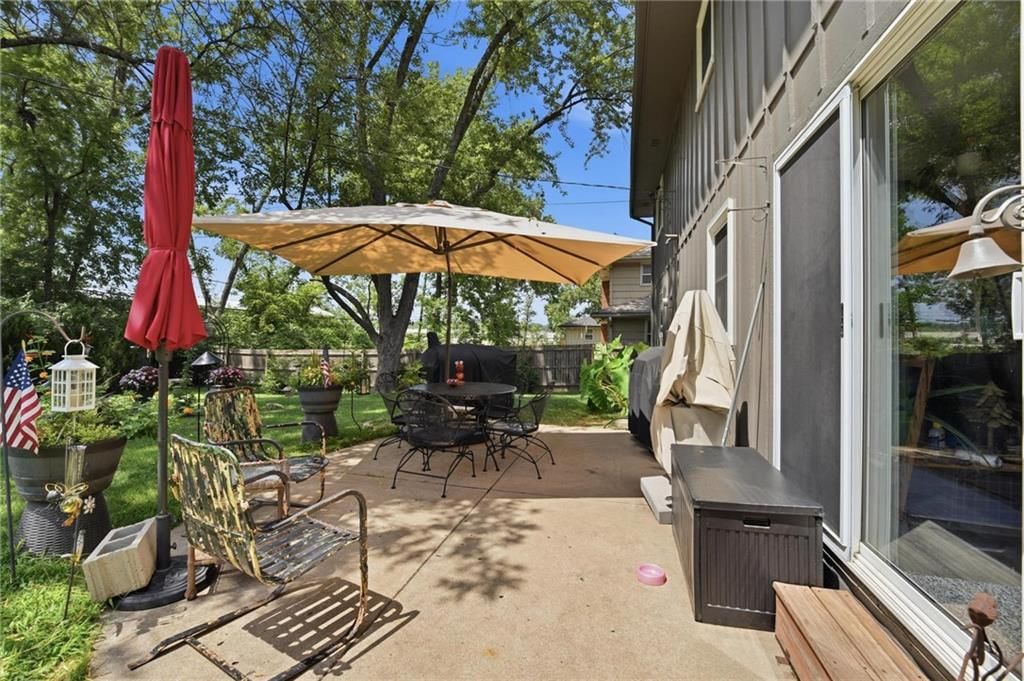 10404 Wyandotte Street — photo 45