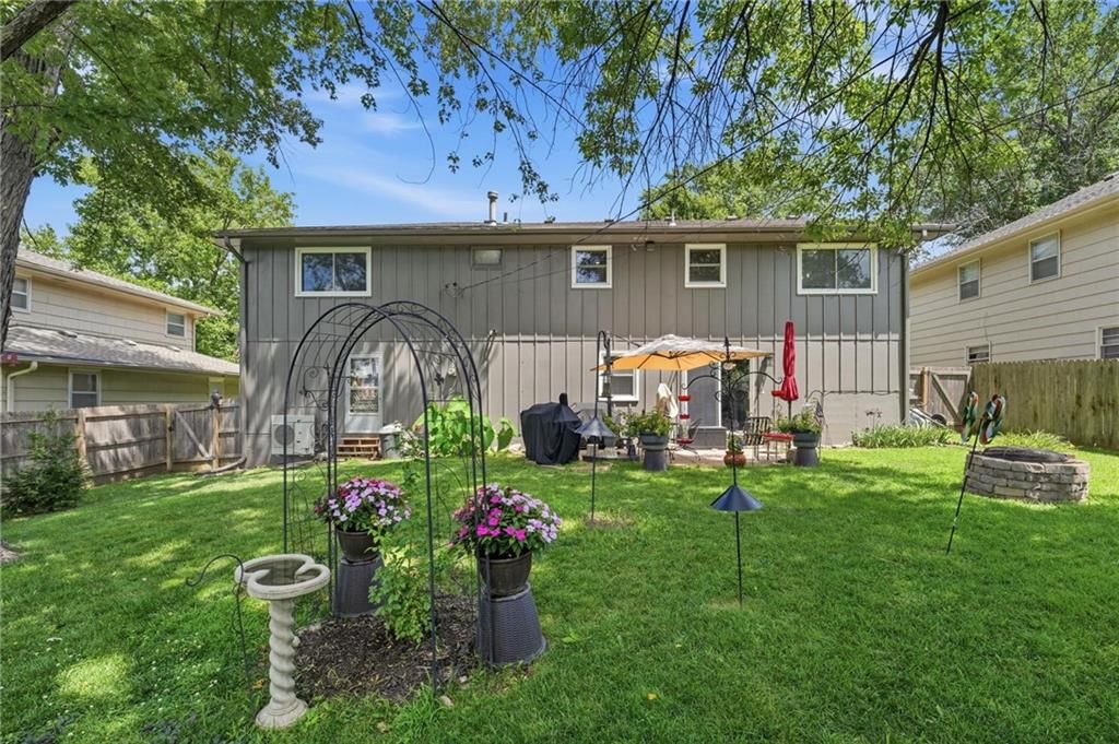 10404 Wyandotte Street — photo 47