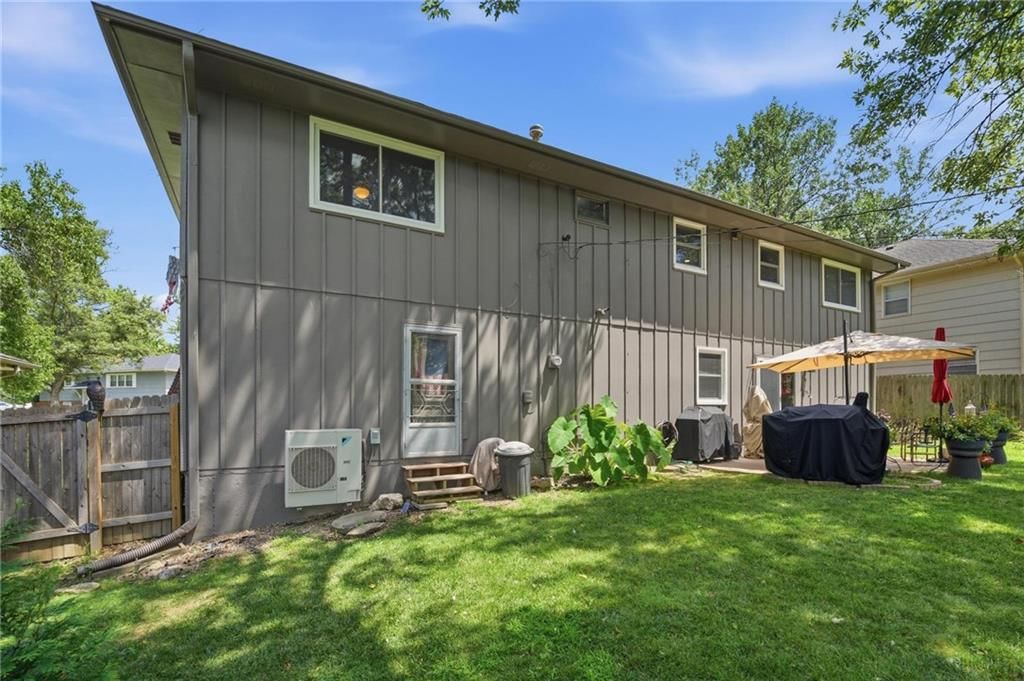 10404 Wyandotte Street — photo 49