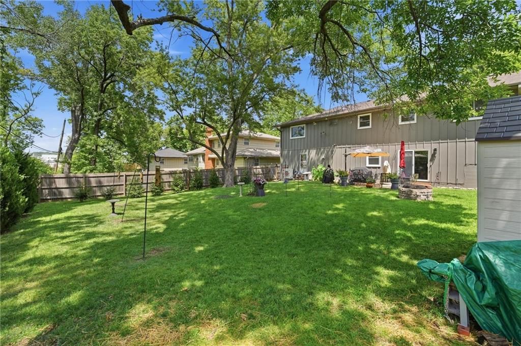 10404 Wyandotte Street — photo 51