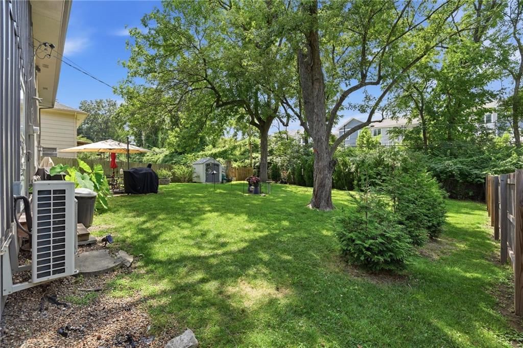 10404 Wyandotte Street — photo 52