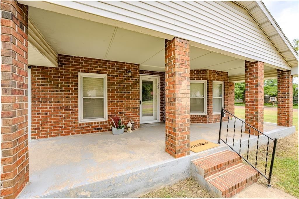 323 S Holbrook Street — photo 3