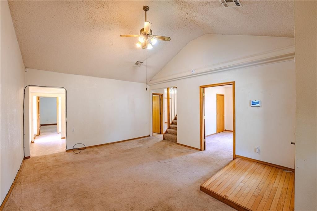 323 S Holbrook Street — photo 4