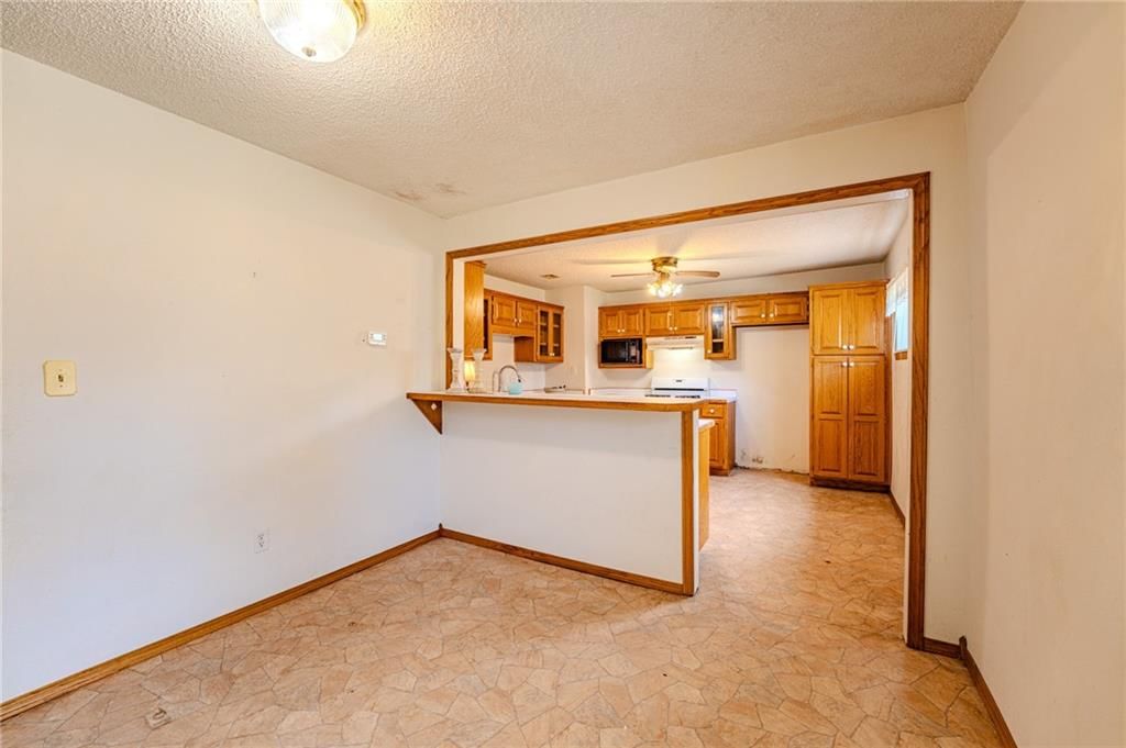 323 S Holbrook Street — photo 6