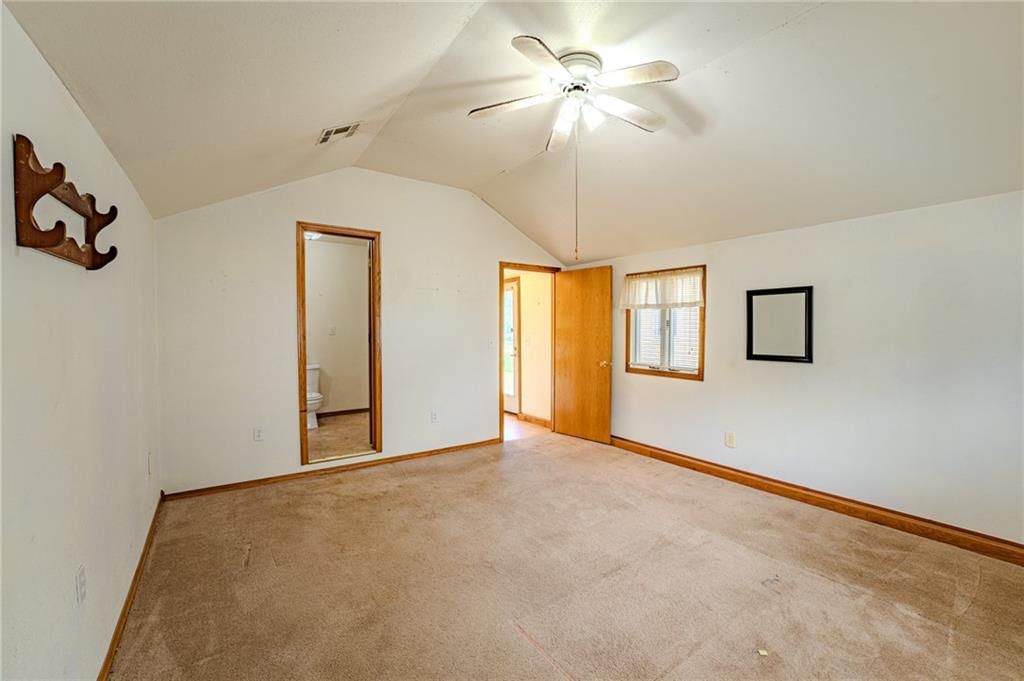 323 S Holbrook Street — photo 10