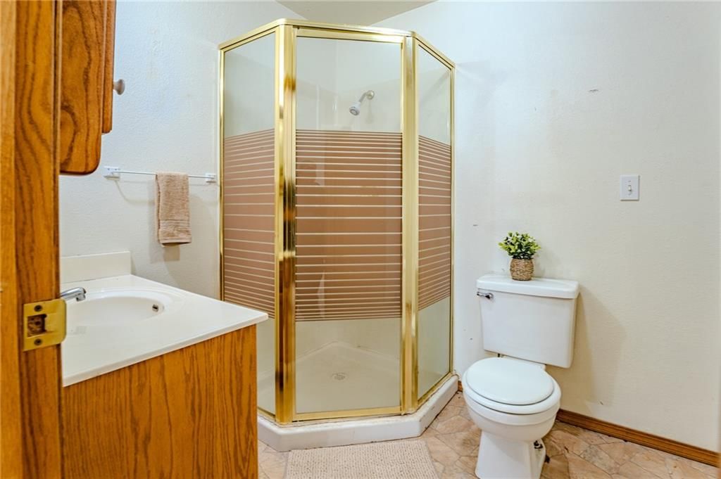 323 S Holbrook Street — photo 12