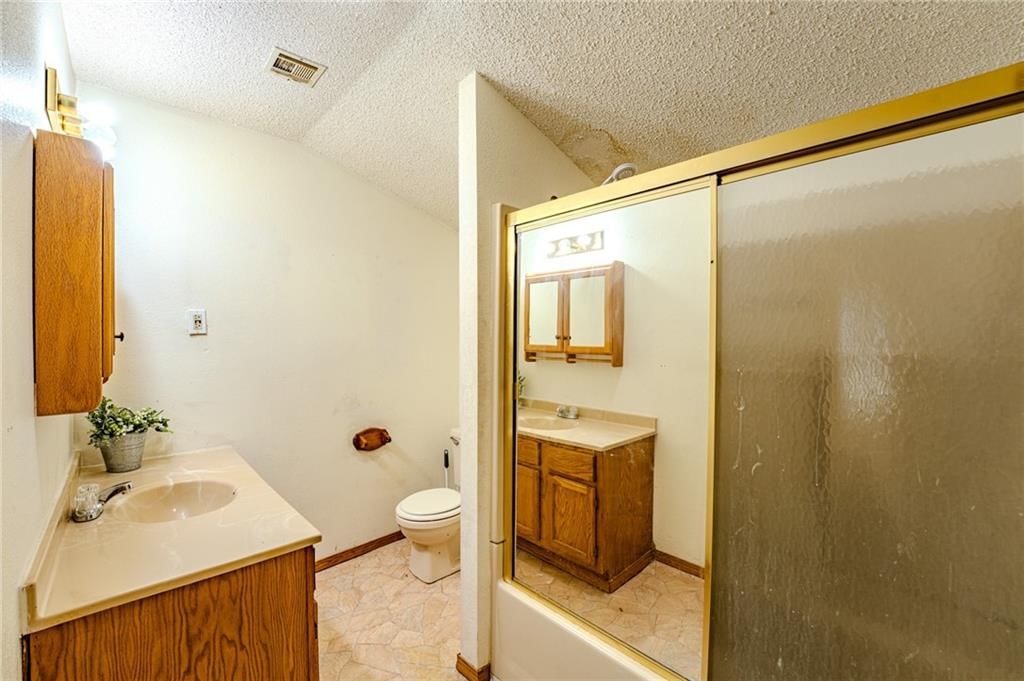 323 S Holbrook Street — photo 16