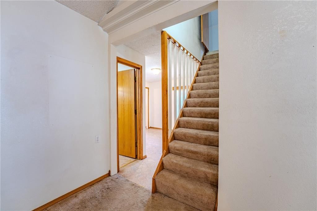 323 S Holbrook Street — photo 17