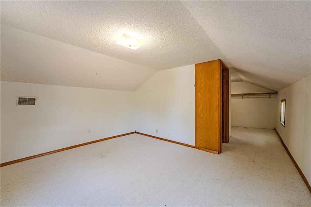 323 S Holbrook Street — photo 18