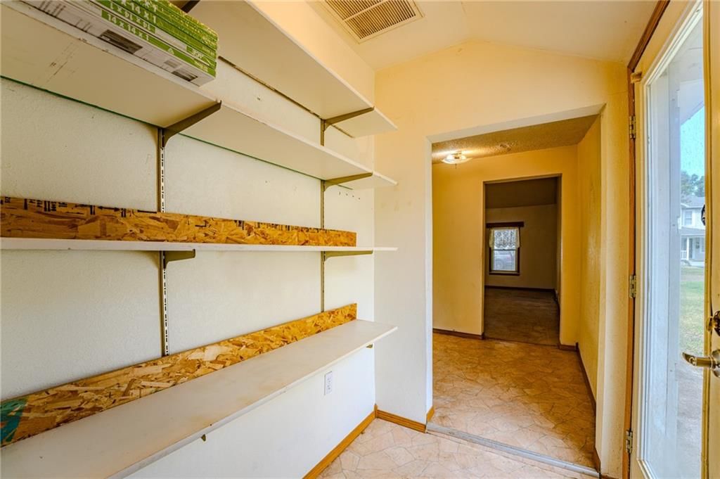 323 S Holbrook Street — photo 21