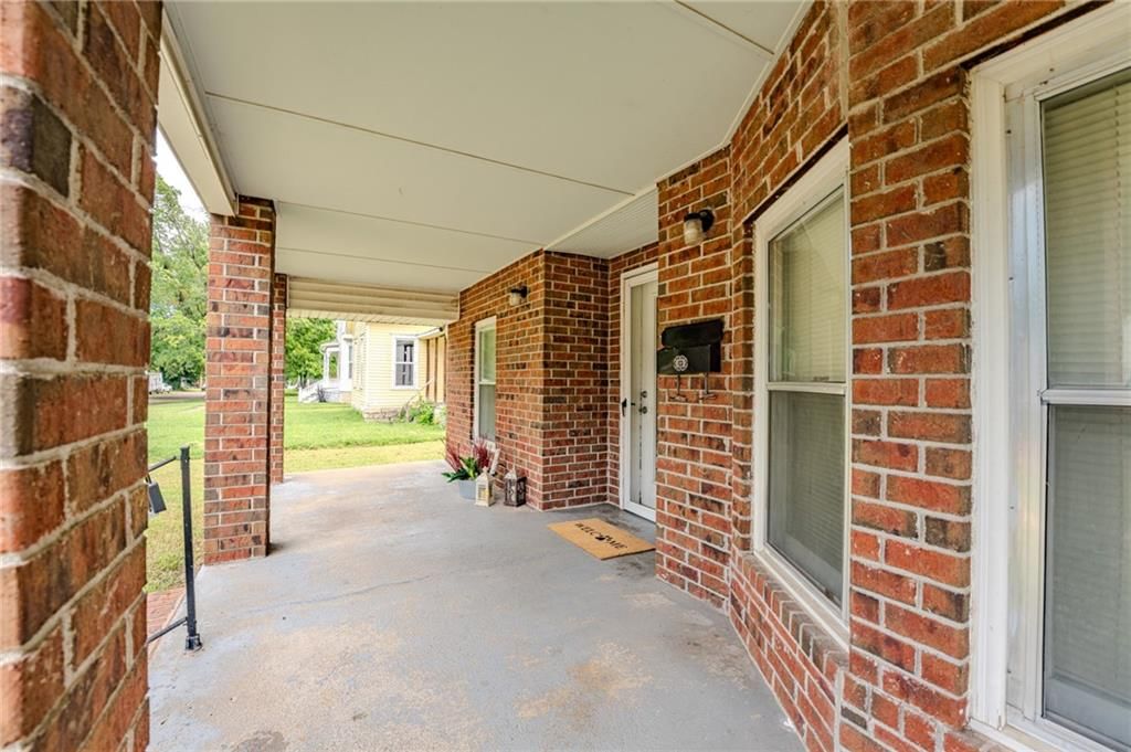 323 S Holbrook Street — photo 29